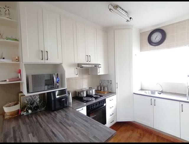 2 BEDROOM TOWNHOUSE FOR SALE IN MEIRINGSPARK EXT 4